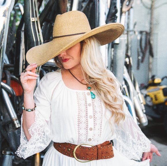 Meet your Posher, Amy - Picture 2 of 2